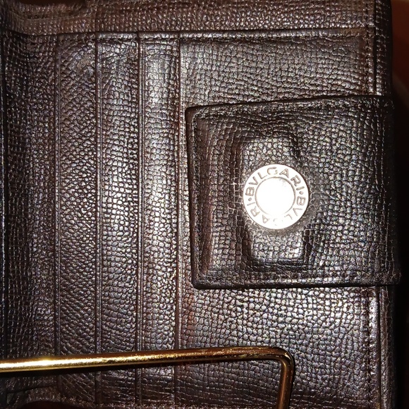 BVLGARI BLACK LEATHER COMPACT WALLET - Picture 9 of 10